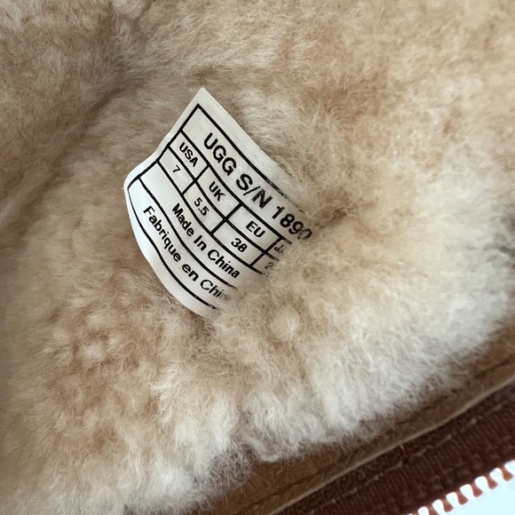 Uggs Sheepskin Boots in chestnut- Sz 7 - Picture 3 of 8